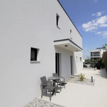 Дом отдыха House Andrej, Entire Semi-detached House With A Terrace, Parking, 400 M From Башания