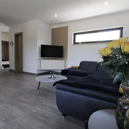 House Andrej, Entire Semi-detached House With A Terrace, Parking, 400 M From