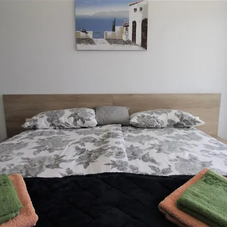 Feriehus House Andrej, Entire Semi-detached House With A Terrace, Parking, 400 M From