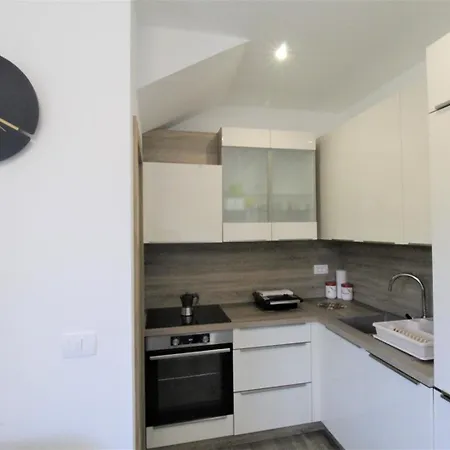 House Andrej, Entire Semi-detached House With A Terrace, Parking, 400 M From Feriehus *