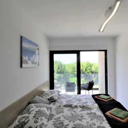 Feriehus House Andrej, Entire Semi-detached House With A Terrace, Parking, 400 M From *