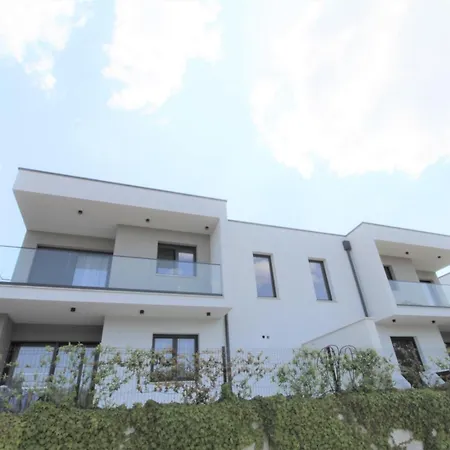 House Andrej, Entire Semi-detached House With A Terrace, Parking, 400 M From